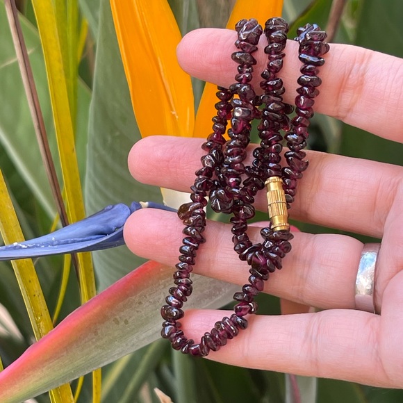 Vintage Jewelry - Genuine garnet bead necklace